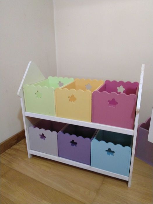 Caixas de arrumação para criança.
