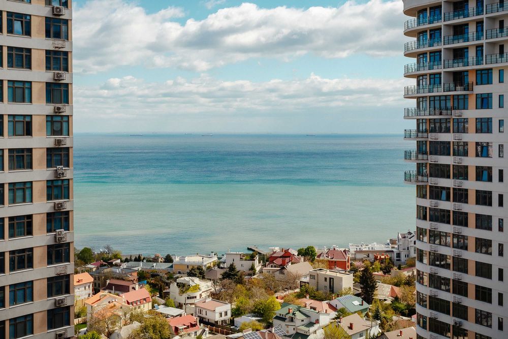 Сдам 2х комн квартиру 32 Жемчужина, без выселения на лето