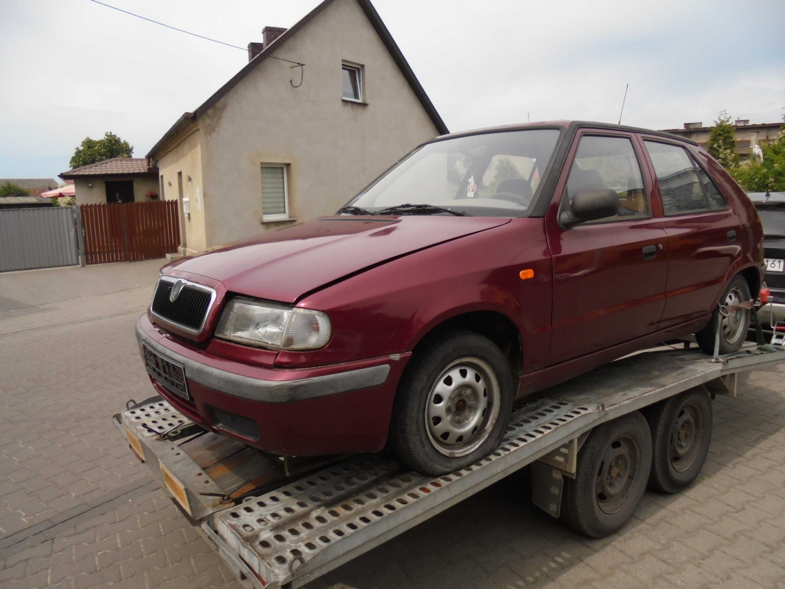 Skoda Felicia 1.3 benzyna kolor wiśniowy na części
