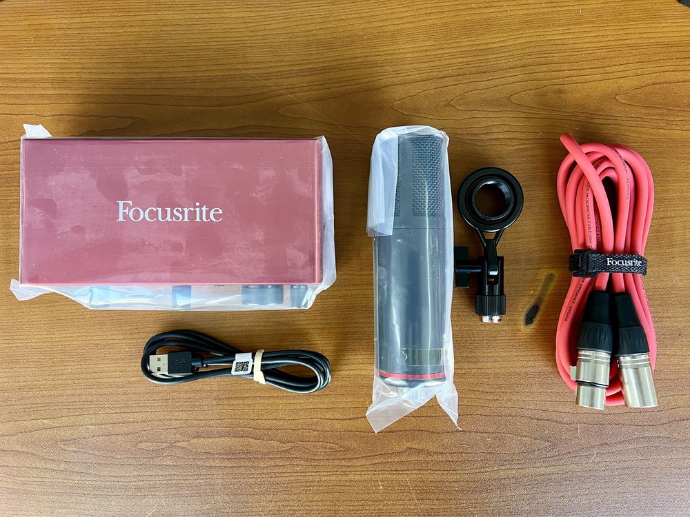 Продам комплект FOCUSRITE Scarlet 2i2 Studio