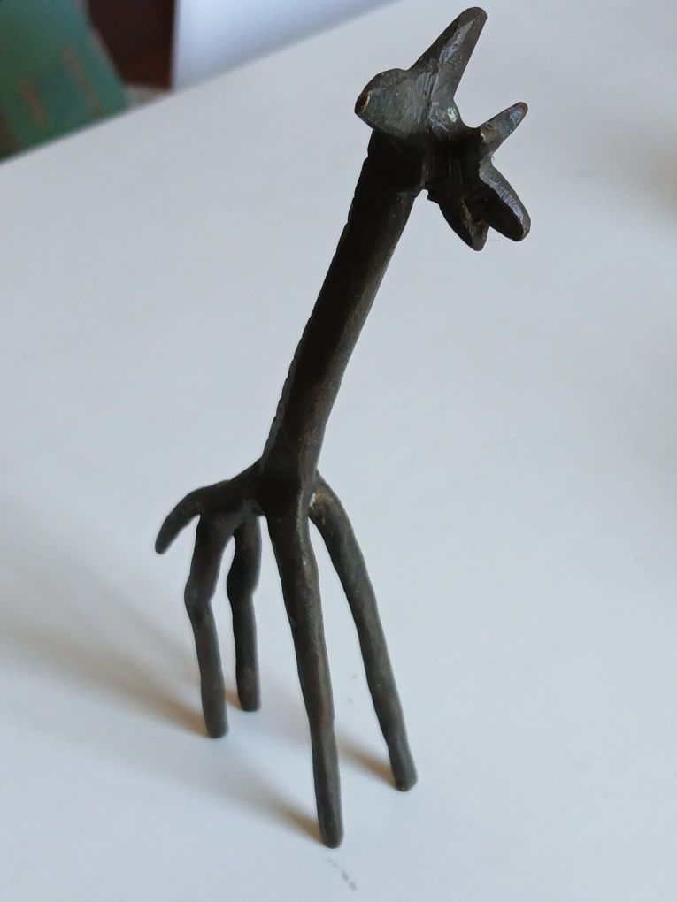 Girafa antiga em metal