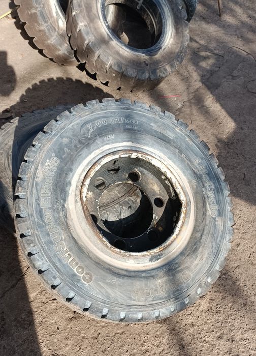 Шина 7.00-12  цельнолитая суперэластик гусматик с дисками