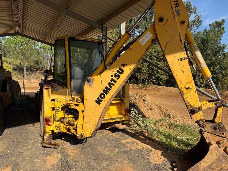Retro Escavadora  Komatsu wb97r de Serviço