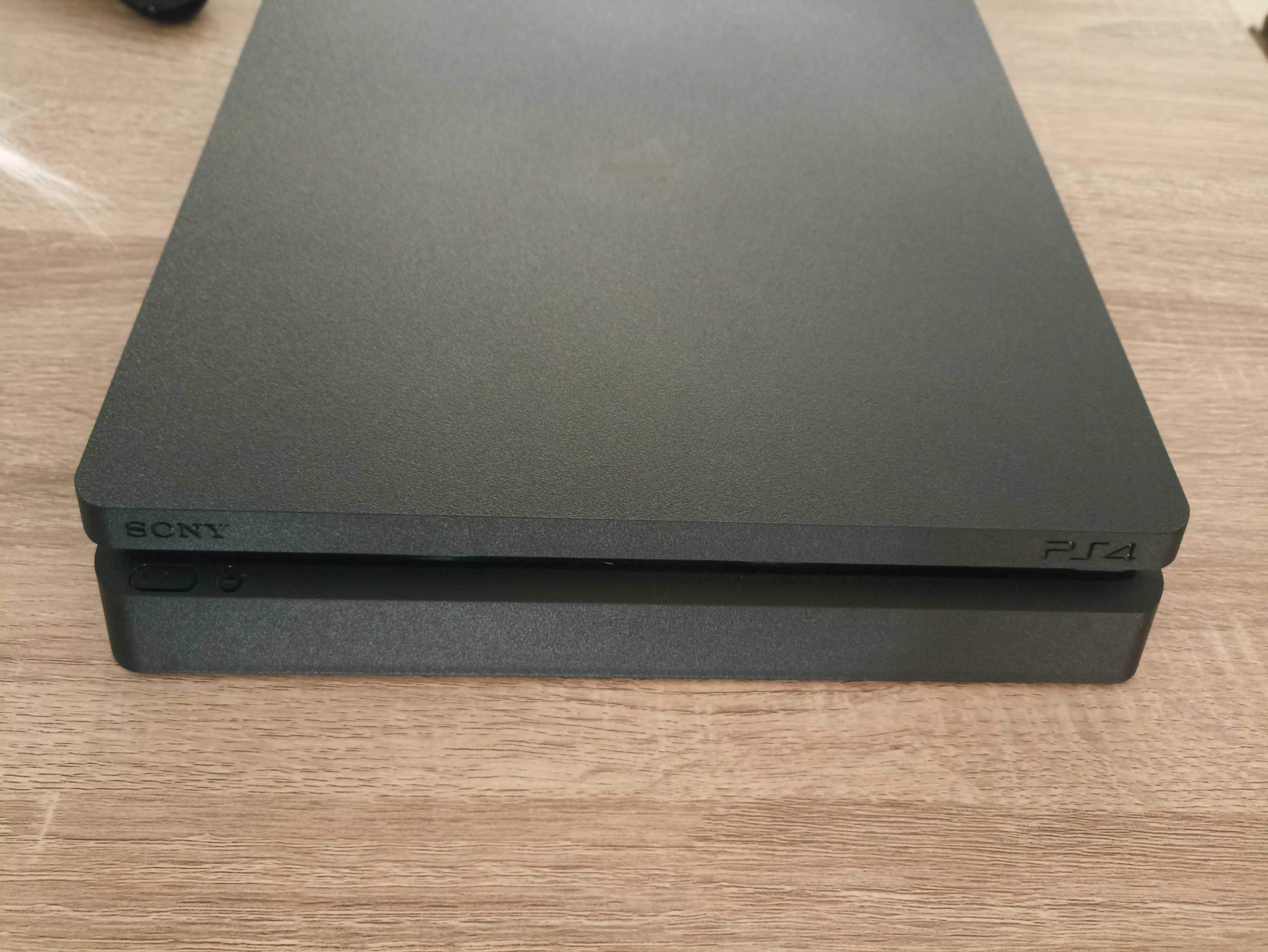 Ps4 como nova, pouco usada com comando original 1 TB