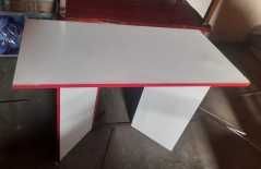 ława w kolorze białym