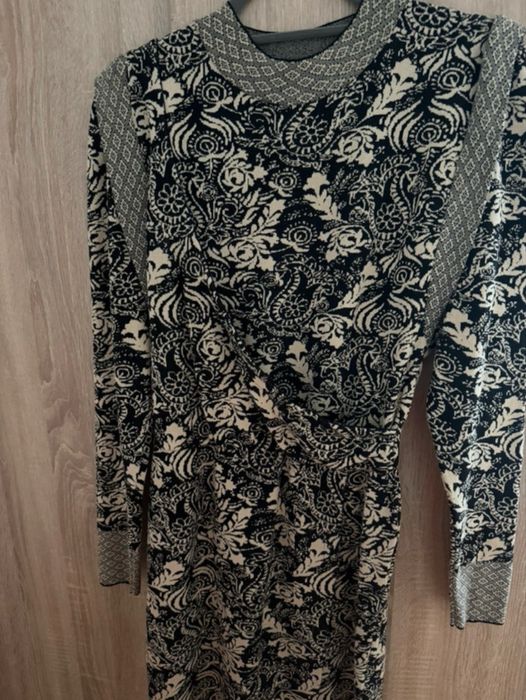 Zara sukienka jesienno -zimowa beżowo- czarna L