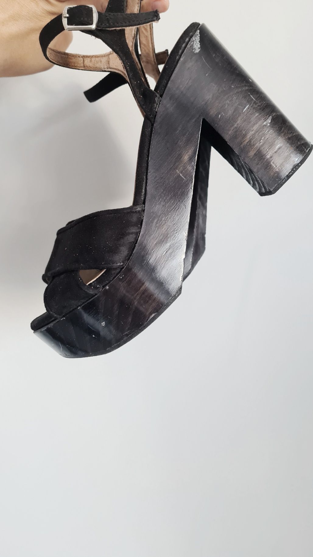 Czarne sandały na słupku wysokiej platformie Zara 38
Obcas 10.5 cm
Kot