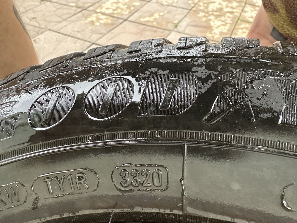 Зимняя резина Dunlop, GoodYear 16R, колеса в заборе