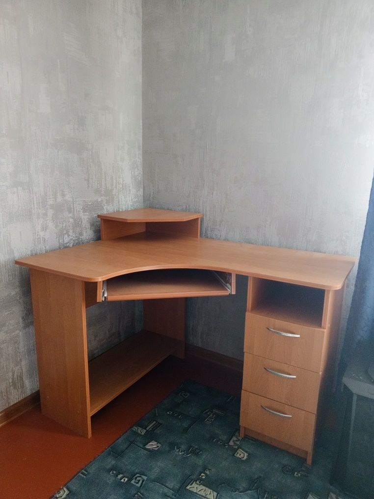 Стіл письмовий, комп'ютерний
