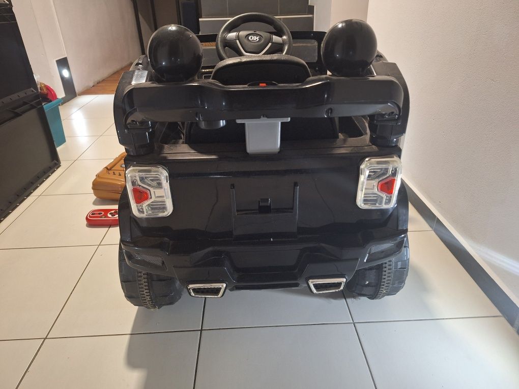 Autko elektryczne Jeep dla dziecka
