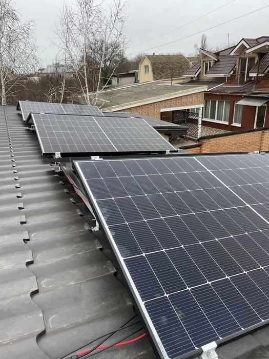 Монтаж сонячних панелей інвертора систем резервного живлення