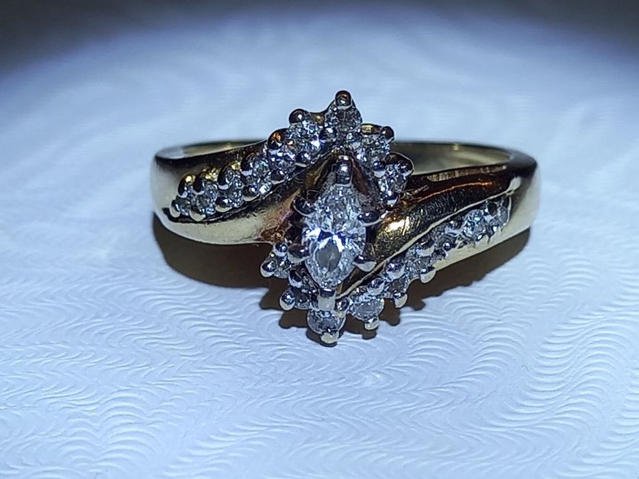 Золотое кольцо с натуральными бриллиантами