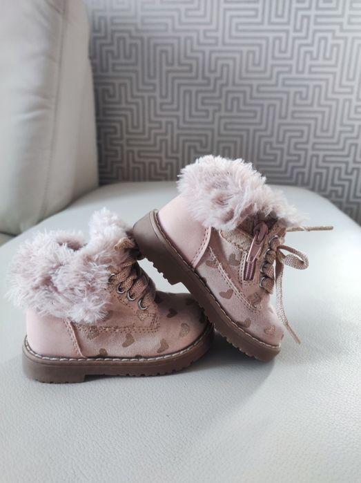 Черевички на дівчинку