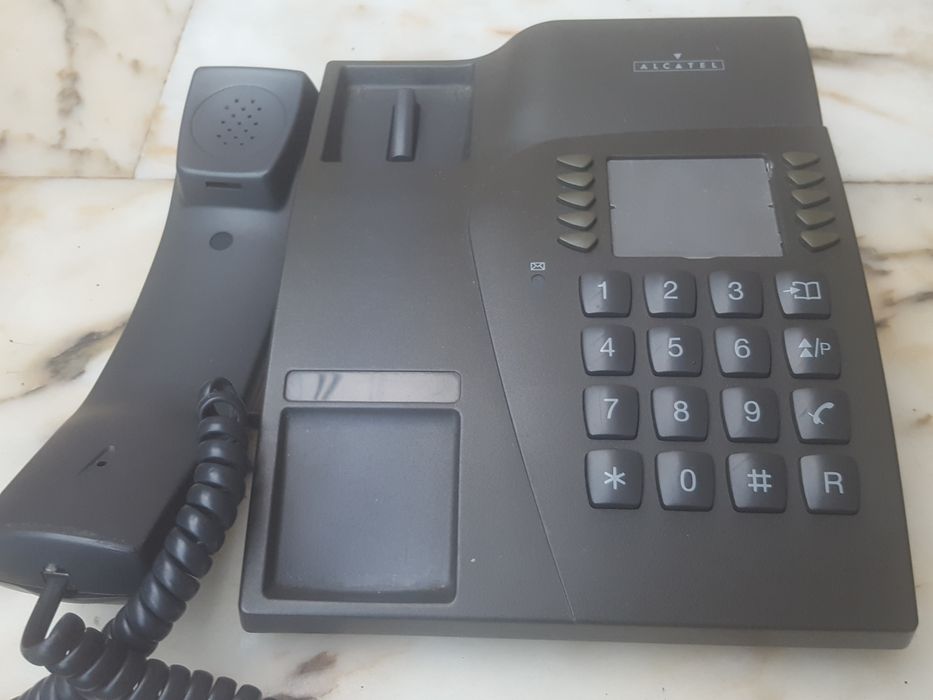 2 telefones  novos Intel para.  ligar  á rede