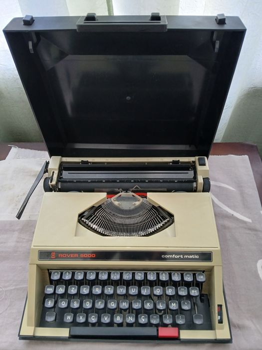 Máquina de escrever Rover 5000