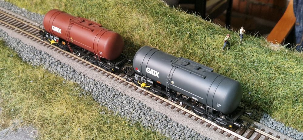 Piko 58384 - zestaw dwóch cystern 406rb