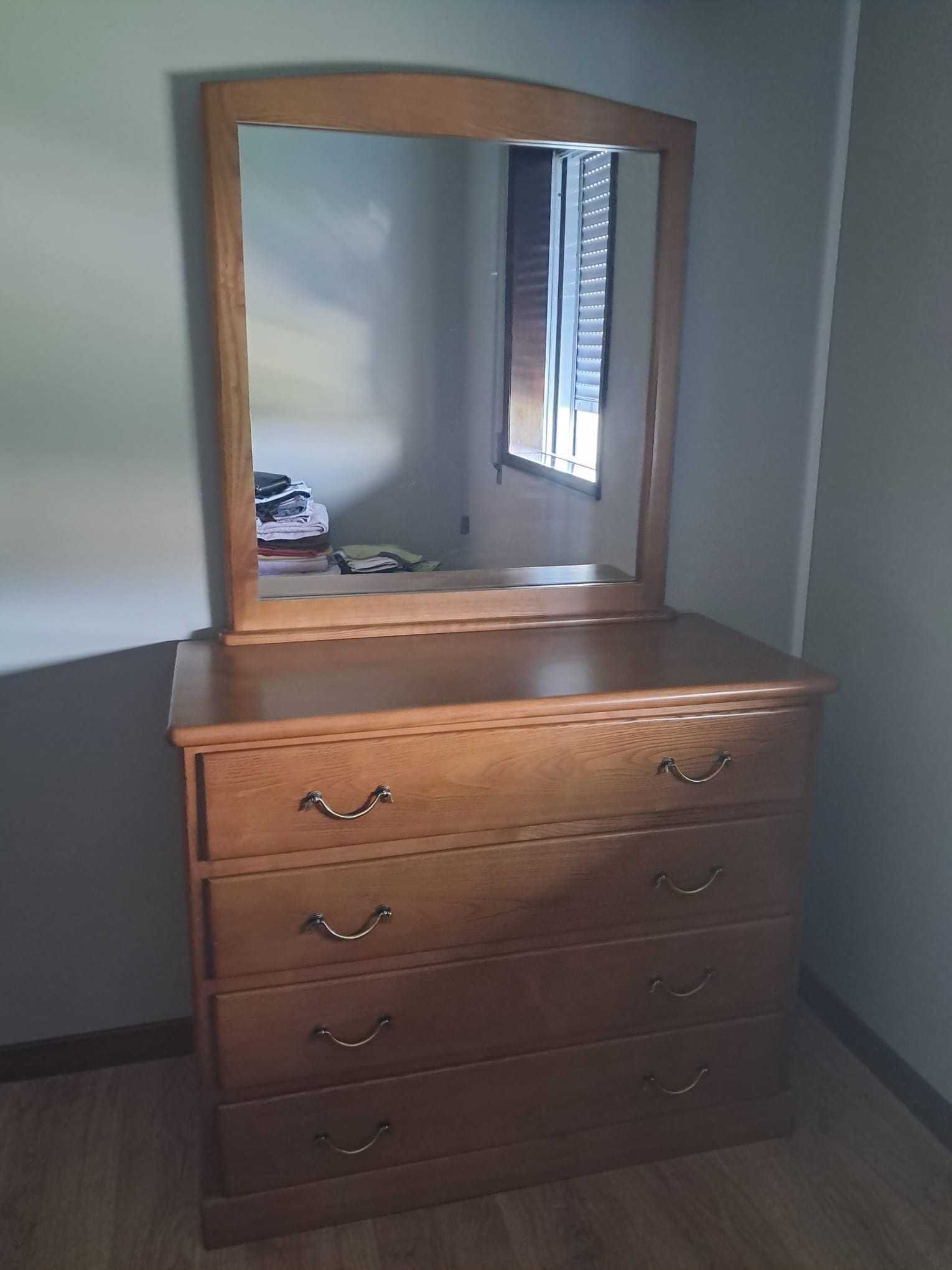 Vende-se quarto de solteiro