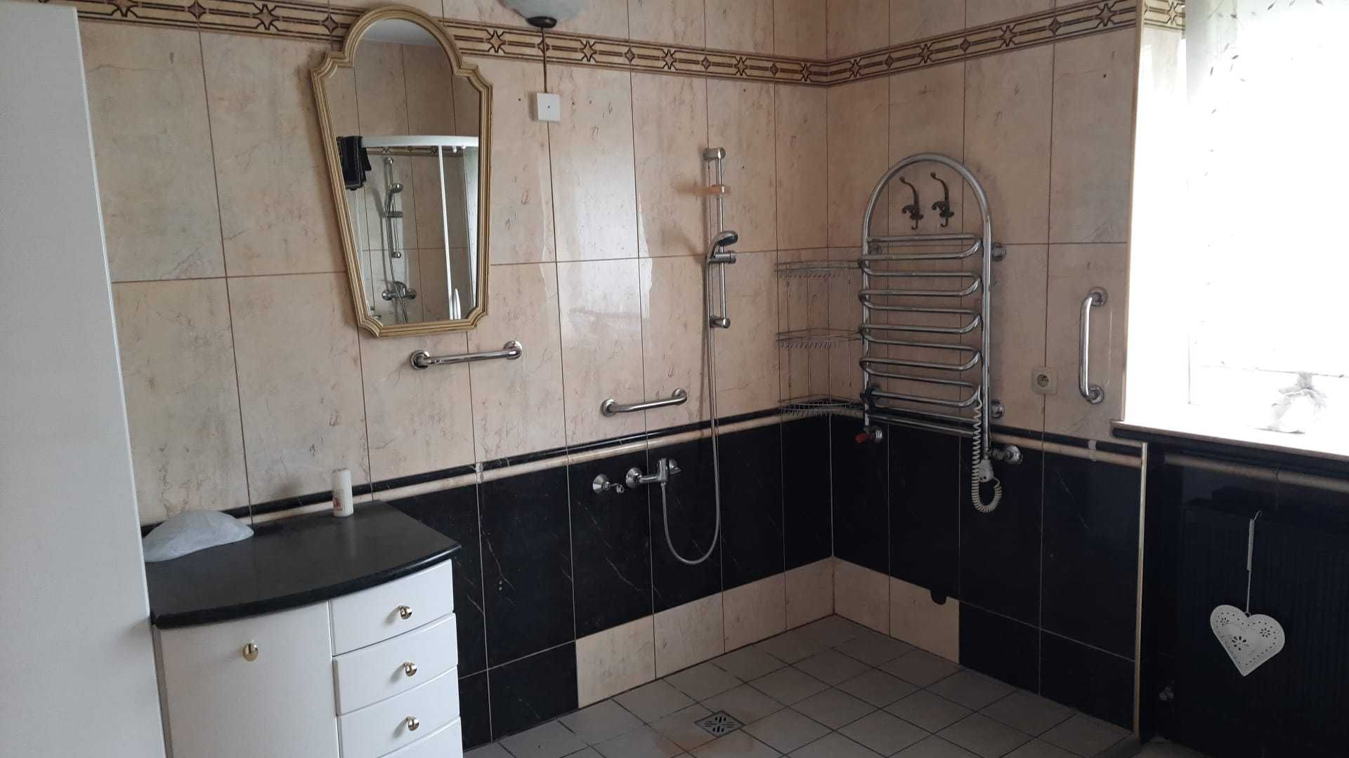 Meble łazienka kabina prysznicowa, toaleta