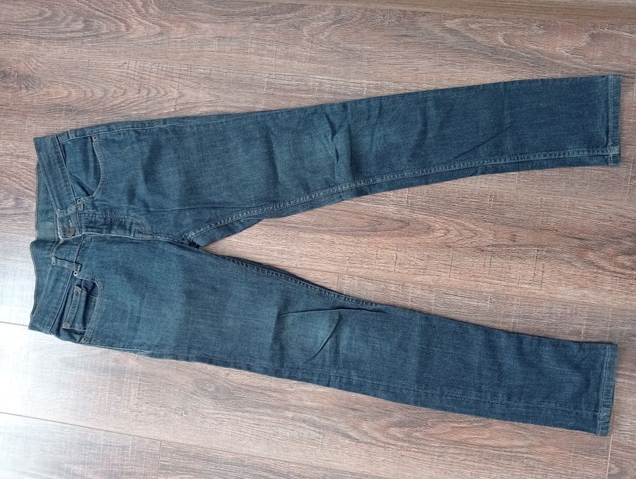 Віддам джинсові штани в нормальному стані