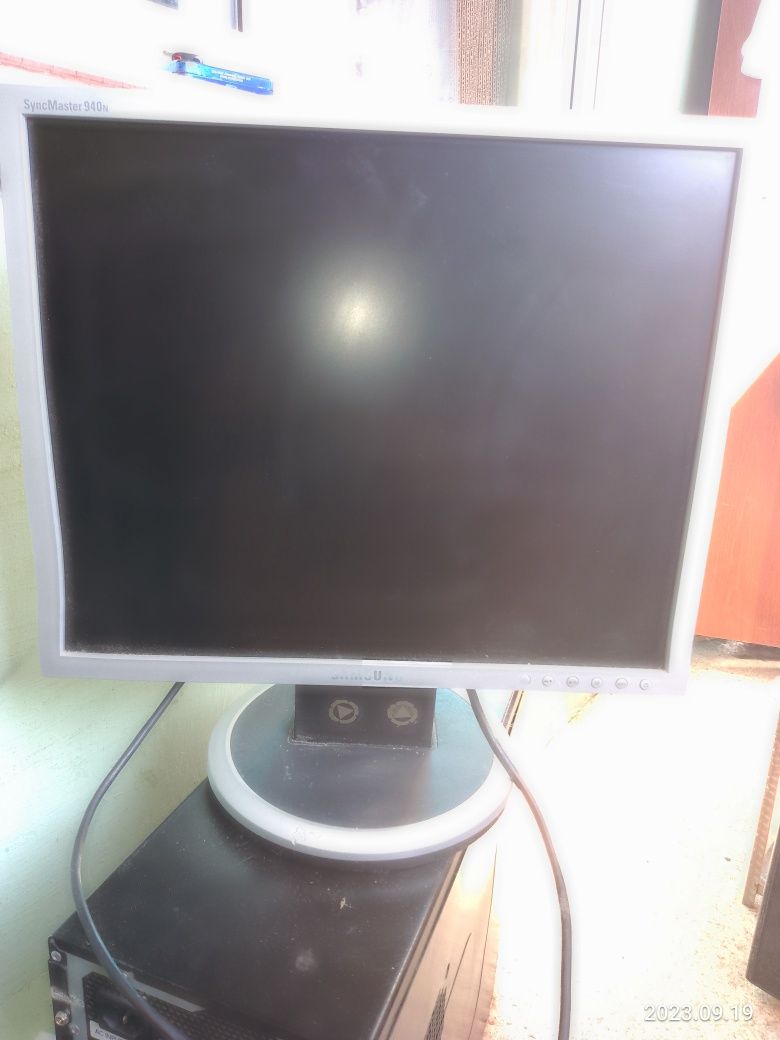 Монитор Samsung 19"