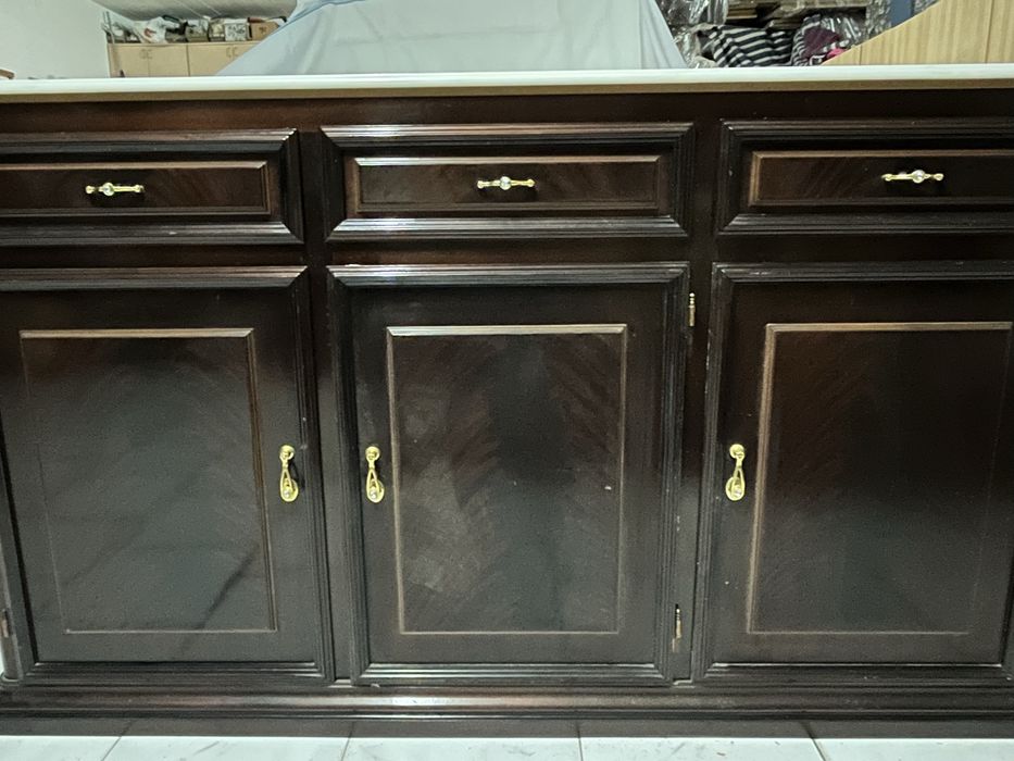 Aparador com espelho