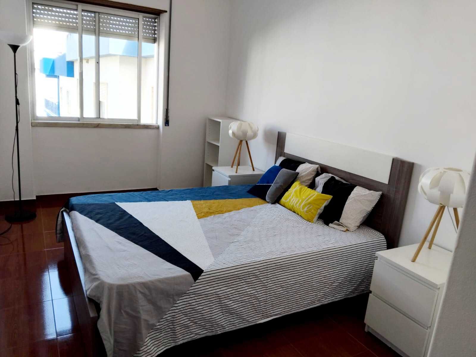 Vende-se apartamento T2 remodelado na Avenida Paulo VI. Rio Maior