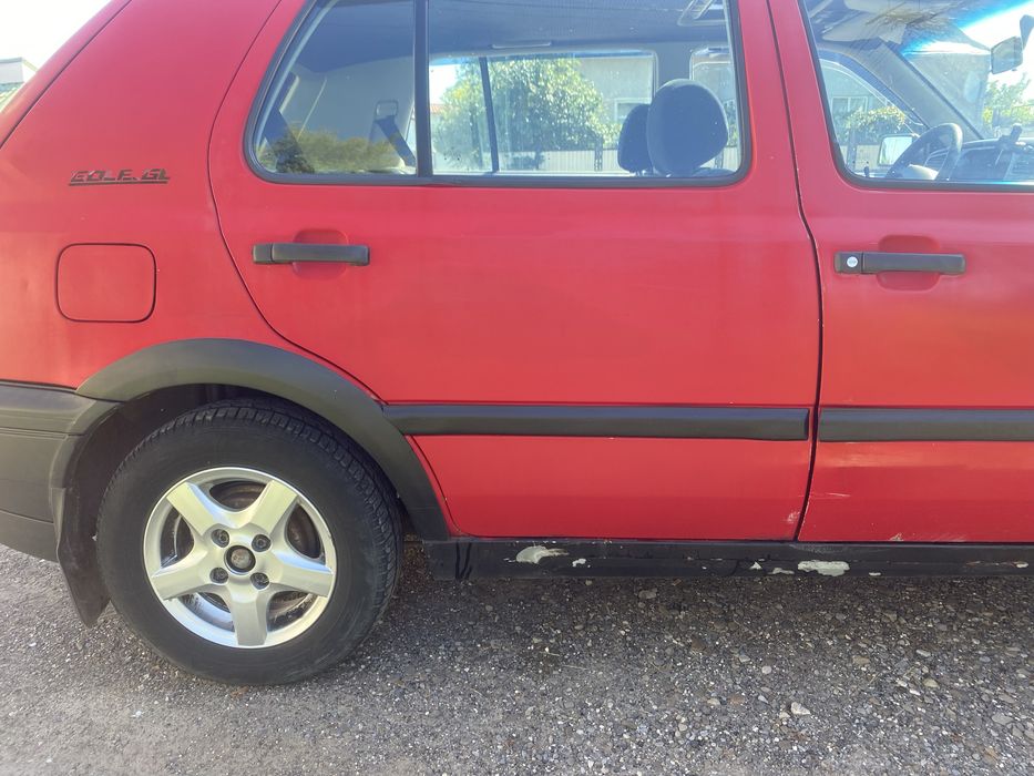 Робоча конячка Golf III терміново