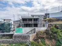 Moradia T3 Nova em Santa Cruz com Vista Mar Definitiva