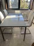 Mesa com 4 cadeiras