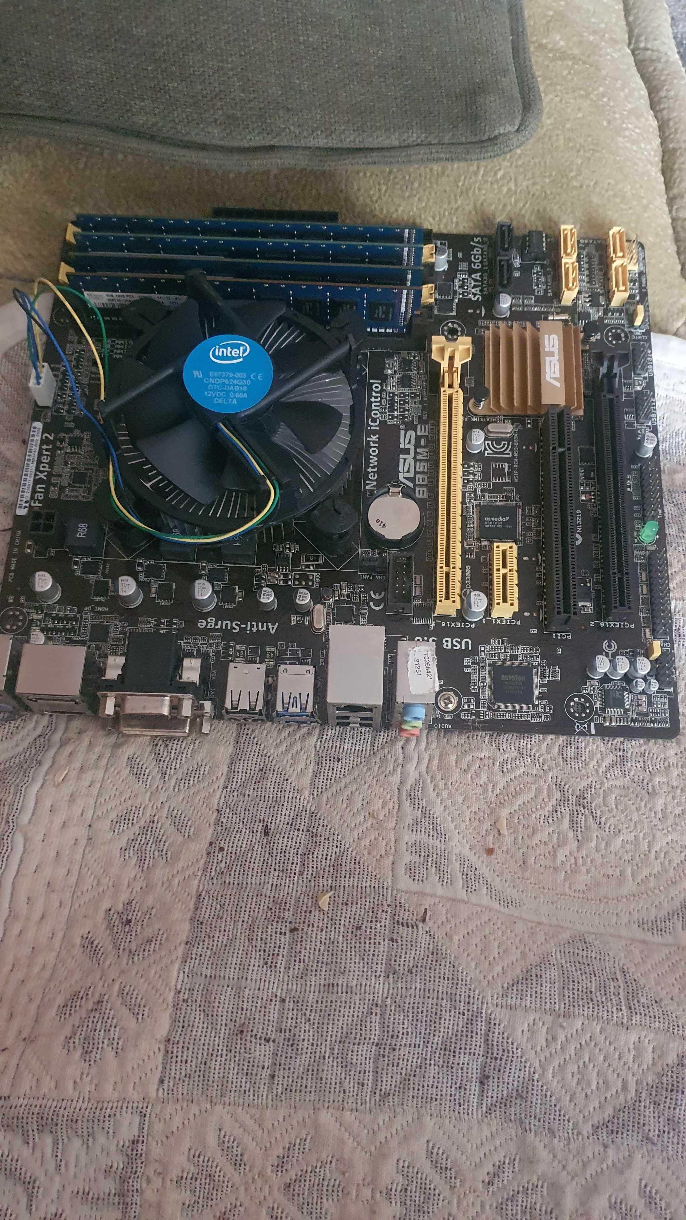 Материнку с процем и памятью Socket 1150 в отл.состоянии.