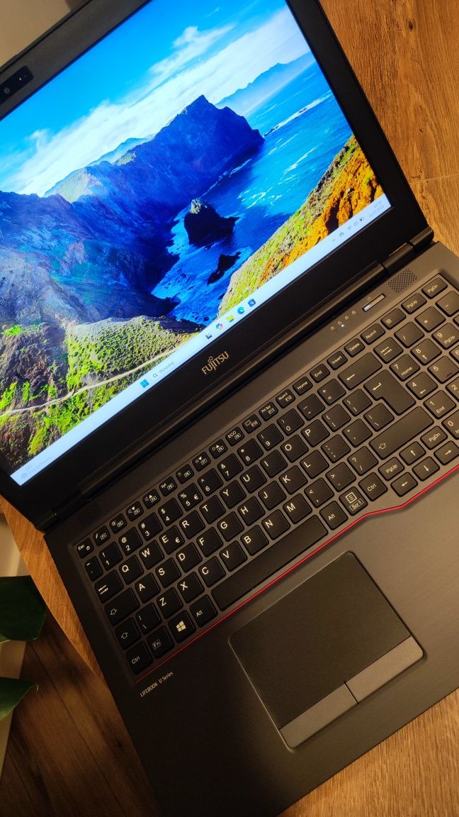 # 888 Fujitsu Lifebook U759 i5-8265U 16GB 512GB SSD W11P FV23 GW12 NEW