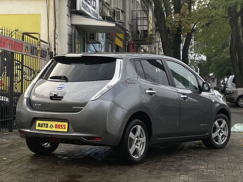 Продам Nissan Leaf