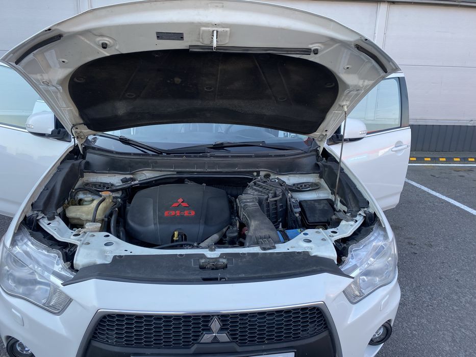 OUTIANDER XL 2010 2.2 автомат