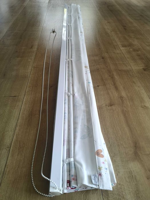 Roleta rzymska z karniszem o wym. 170x230cm z motywem serc i motyli