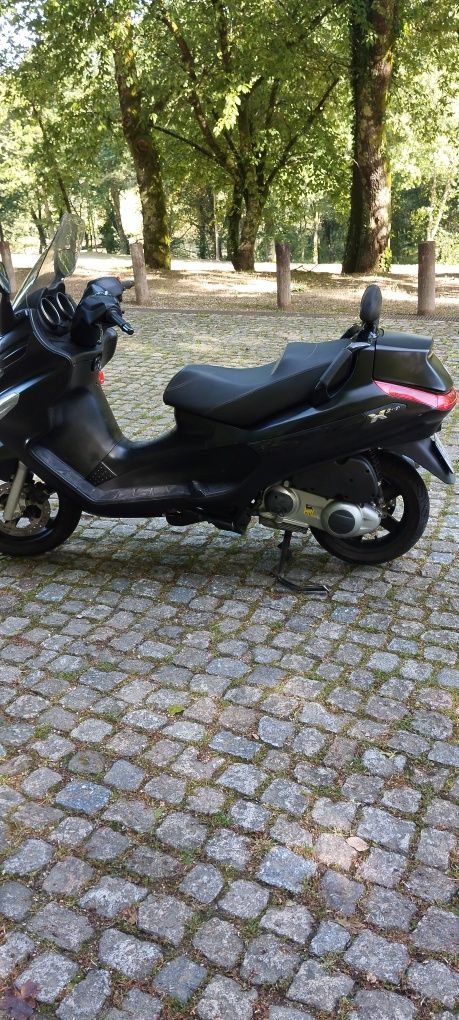 Maxi scooter Piaggio Xevo 125