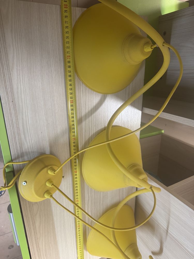 Piekna żółta lampa potrójna
