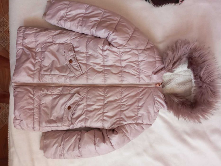 Зимова куртка на дівчинку