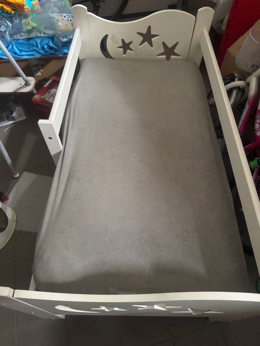 Łóżeczko z materacem i szufladą