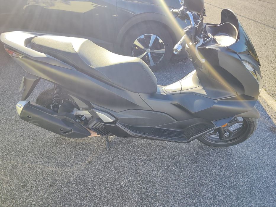 Moto Honda PCX 2023, Yamaha nmax 2024