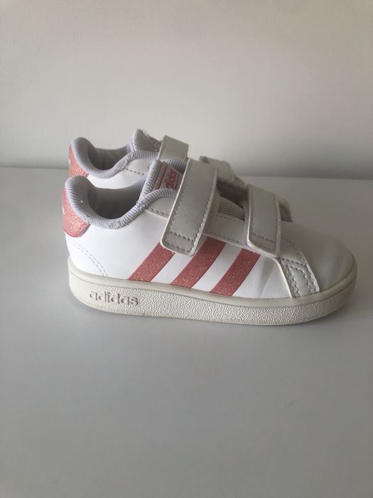 Ténis Adidas, tamanho 24