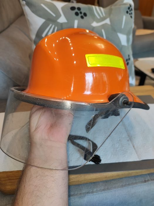 Hełm strażacki model Cairns 660C