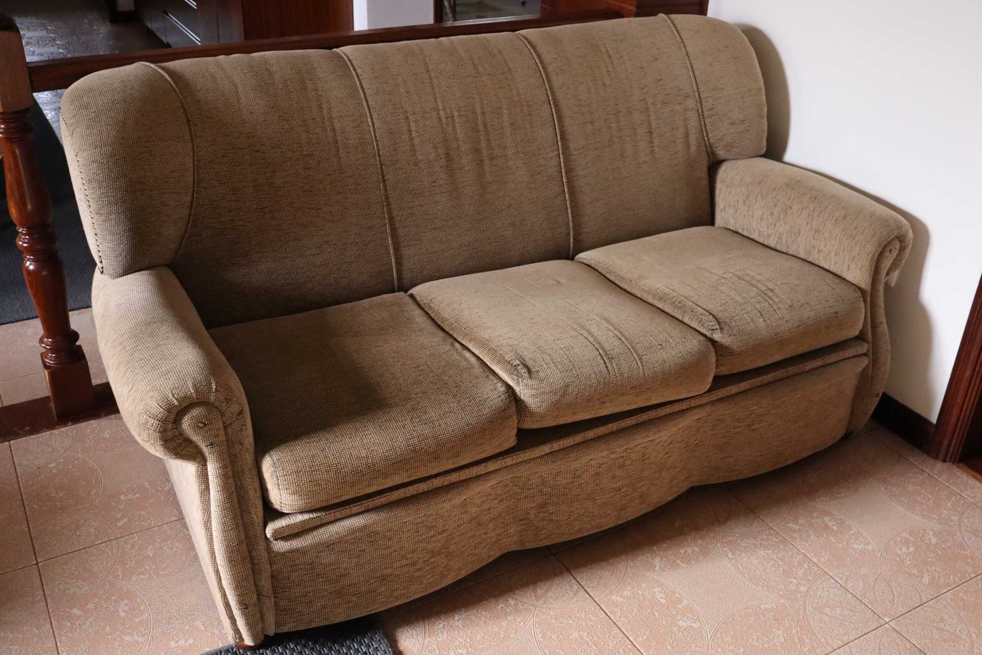 Sofá 3 lugares em tecido