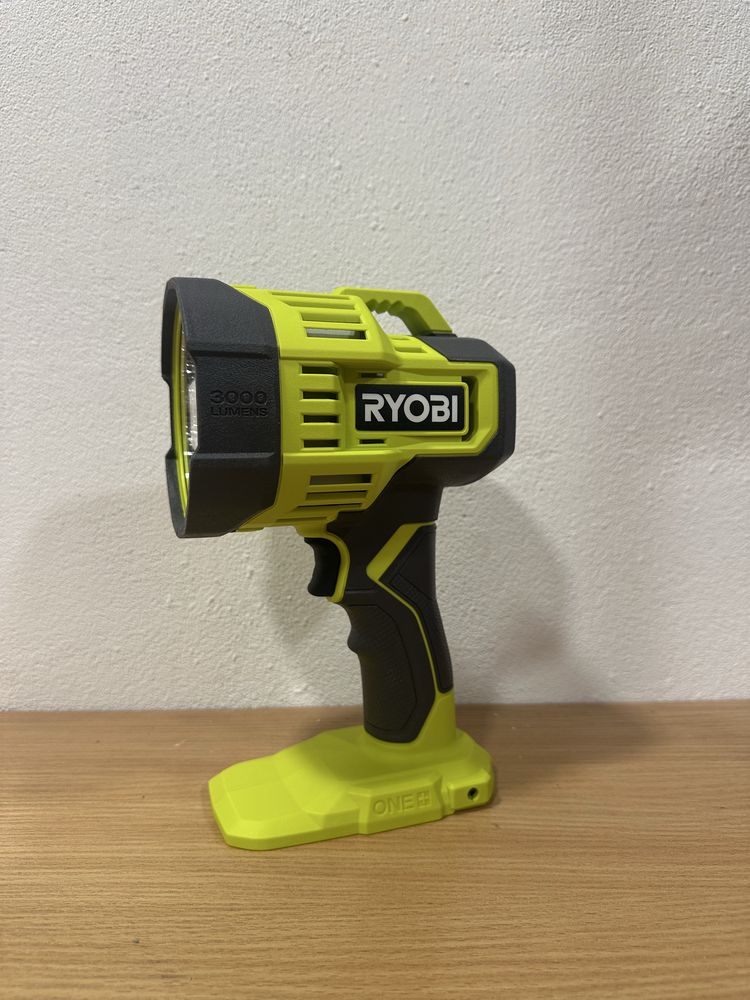 LED-прожектор RYOBI PCL661