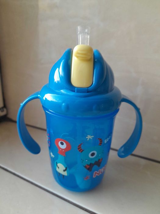Поильник с трубочкой непроливайка для малышей, фирмы Nuby, новый