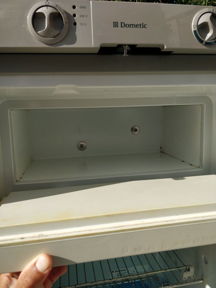 Frigorífico Trivalente Dometic RM 7361 – 88L