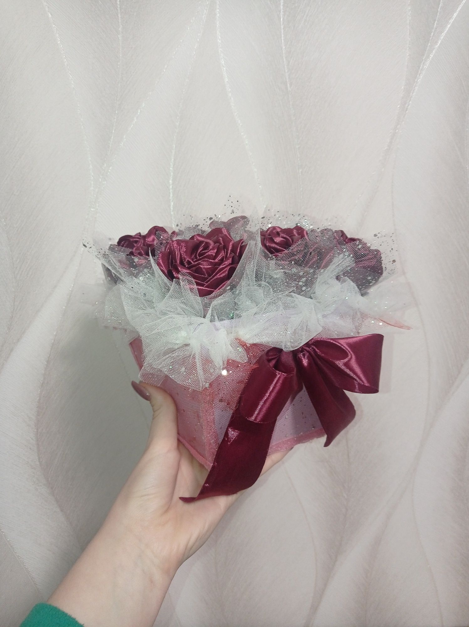 Букет троянд із атласних стрічок