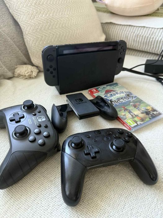 Nintendo Switch V2 + dwa pady + gra