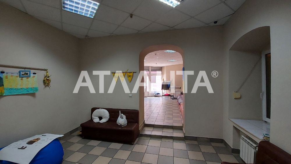 Магазин, офіс, аптека, салон, клініка -  110 м2 в Центрі