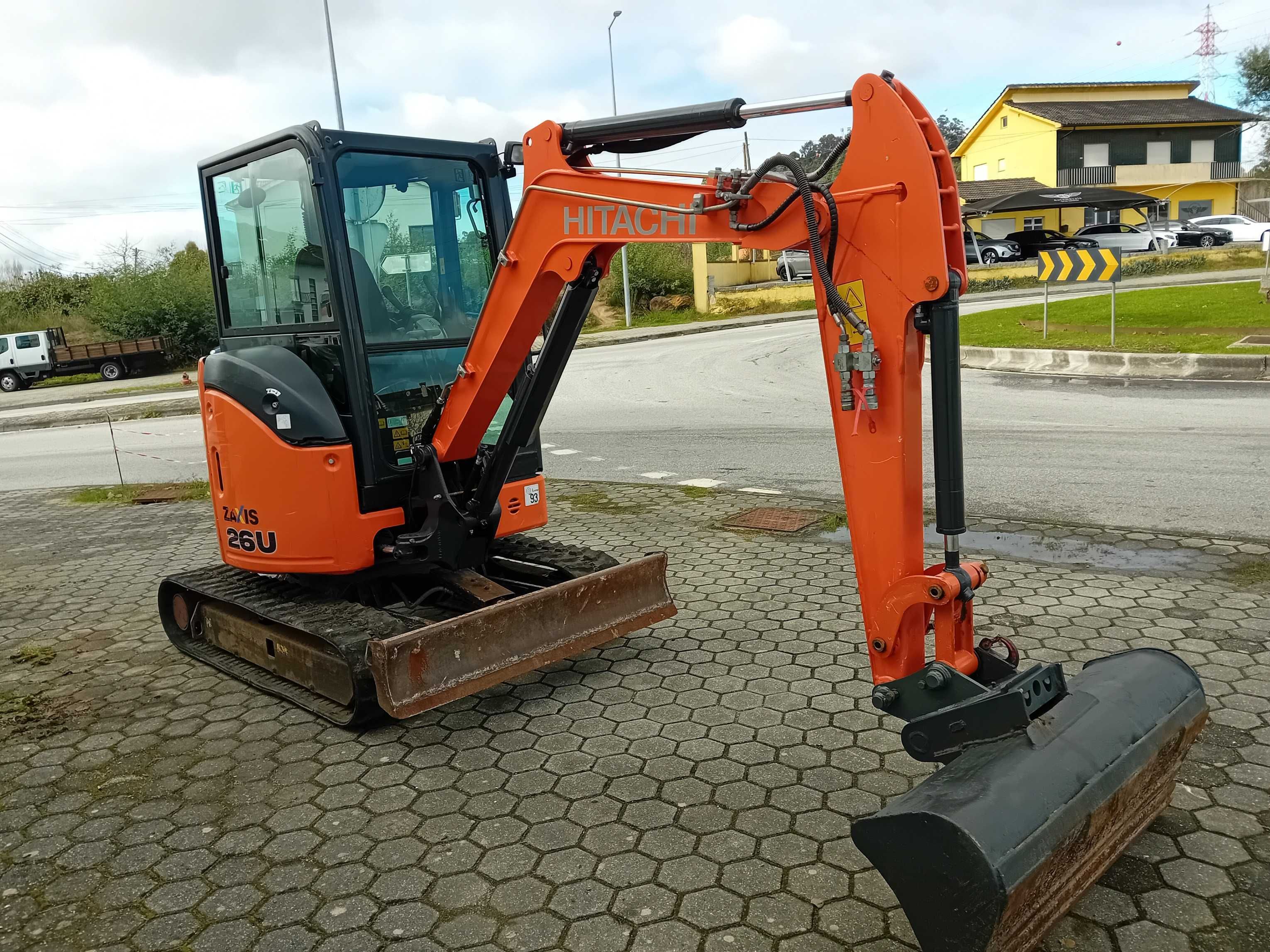 Mini Giratória / Mini Escavadora Hitachi ZX26U-5A
