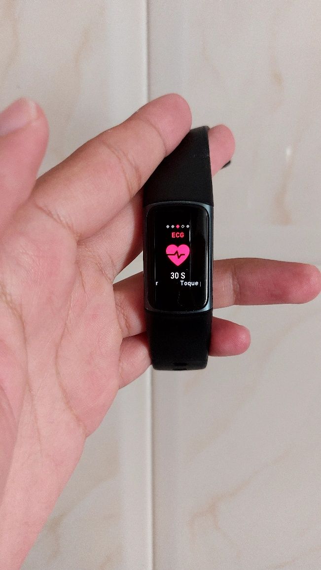 Fitbit Charge 5 - Muito Bom Estado